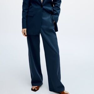 NWT - PANTS WITH SIDE STRIPES - L